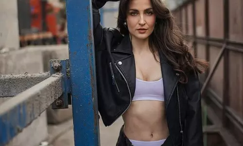 Elli AvrRam Making a Splash on Social Media