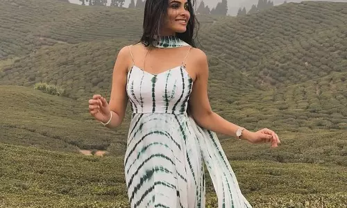 Divis Fashion Finesse in Viral Pics!