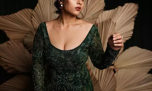 Kavyas Mesmerizing Green Maxi Magic!