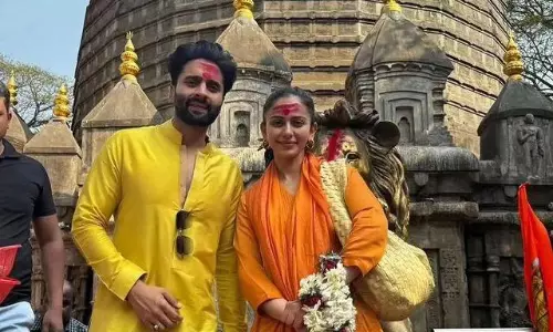 దైవ దర్శనంలో కొత్త జంట పిక్ వైరల్‌