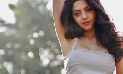 వేదిక.. నడుముతోనే సెగలు పుట్టిస్తోందిగా..