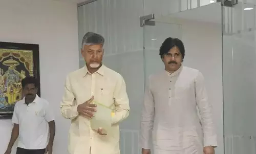 ఢిల్లీలోనే బాబు పవన్...టెన్షన్ పెడుతున్న బీజేపీ...!