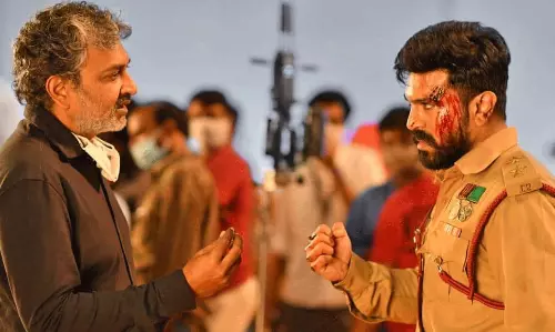 చ‌ర‌ణ్‌ని ఆకాశానికెత్తేసిన పాక్ మీడియా ఎడిట‌ర్