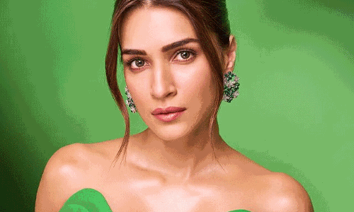 Kriti Sanons Show-Stopping Green Dress