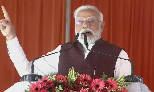 ఎన్నిక‌ల‌కు ముందు మోడీ చేతికి ఎముక లేకుండా పోతోందే!