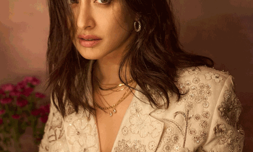 Shraddha Kapoor Shines in Cream and Gold