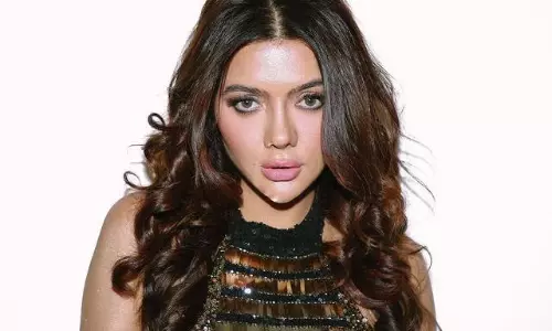 పిక్ టాక్‌ : మోసగాళ్లు బ్యూటీ అందాల సునామి