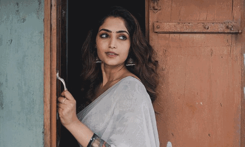 Reba Monica John slays the saree look
