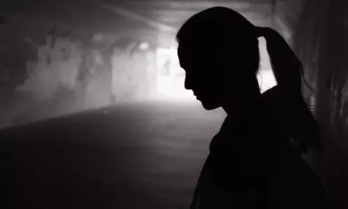 హీరోతో ప‌డుకోవాల‌ని బ‌ల‌వంతం చేసాడు!