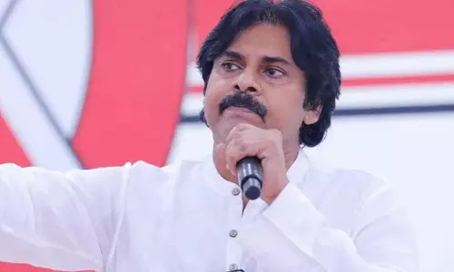 వెటకారం... ఇద్దరు వర్మల మధ్యలో పవన్ కల్యాణ్!