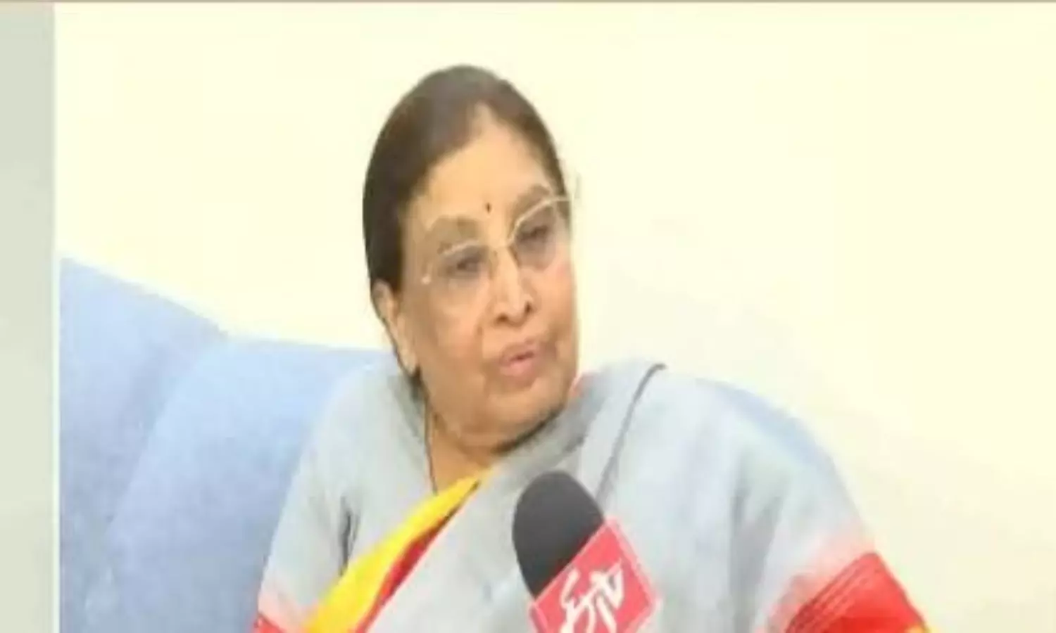 జగన్‌ కు ఓటేయొద్దు.. నిన్న కుమార్తె, నేడు తల్లి!