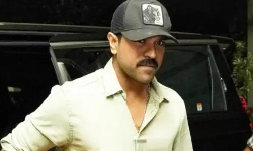 విశాఖలో చరణ్  పొలిటికల్  మీటింగ్... హైదరాబాద్  లో చిరు బిజీ!