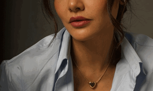 Esha Guptas Amazing Style