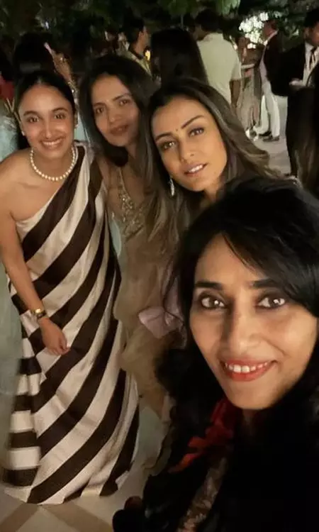 Namrata Shirodkar Shines in Stunning Pink Ensemble!