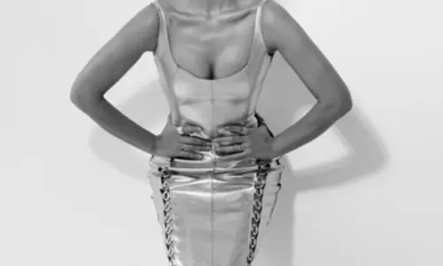 Shriya Saran: The Reigning Queen of Poses Strikes Again!