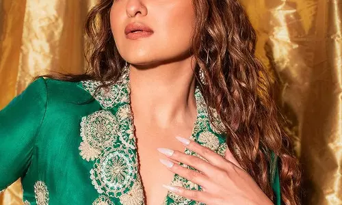 Sonakshi Sinha Sizzles in Green