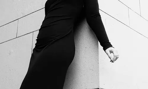 Fans in Love With Kareena Kapoors Black & White Pics!