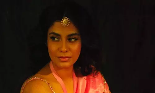 పిక్ టాక్‌ : పింక్ చీర కట్టులో ముద్దుగుమ్మ