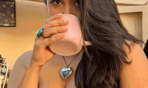 Nikita Sharmas Chic Coffee Break in Mumbai!