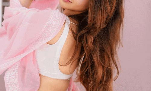 Iswarya Menon Stuns in Moms Vintage Treasure