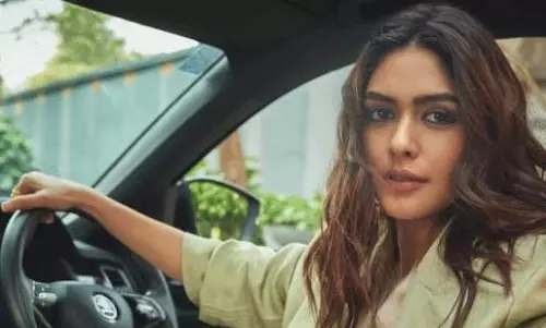 మృణాల్ మేడమ్.. ఎంత ఘాటు గ్లామరో..