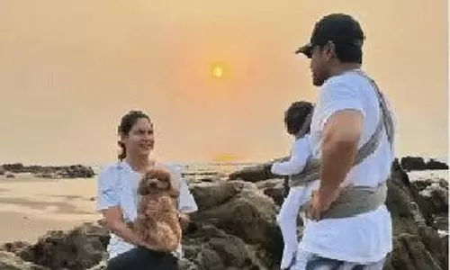 విశాఖ బీచ్‌లో చ‌ర‌ణ్ క్యూట్ డాట‌ర్ ఆట‌లు