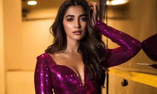 మ‌త్తు చ‌ల్లుతున్న అందాల బుట్ట‌బొమ్మ‌