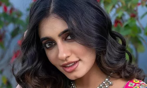 Bubblegum Maanasas Look is Totally Lit