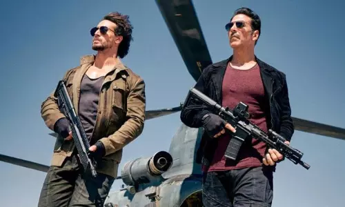 Action Kings United: Bade Miyan Chote Miyan Trailer Roars