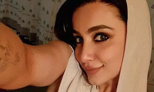 Tejaswis Stunning Snapshots: A Fashion Frenzy!