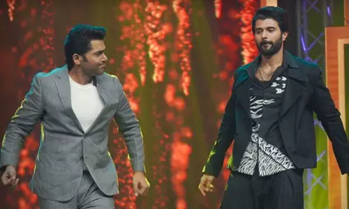 Vijay & Karthi Set Stage on Fire At Galatta Golden