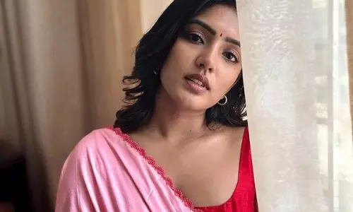 Eesha Rebba Looks Pretty in Pink Saree