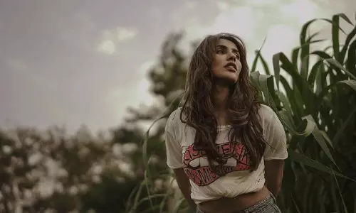 Sparking Photos of Akshara Gowda in White