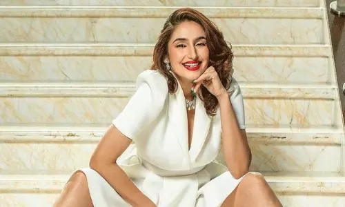 Ragini Dwivedis Stunning Photos Take Social Media by Storm