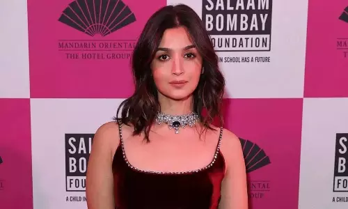 Alias Dazzling 20 Crore Necklace Steals the Spotlight