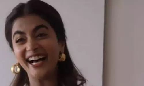 ఆ పంతుల‌మ్మ వేషాలేంటి మ్యాడ‌మ్!