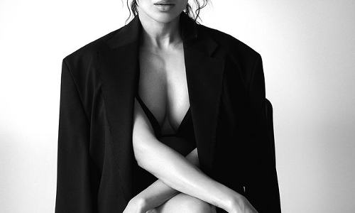 Samantha in black kills the hearts