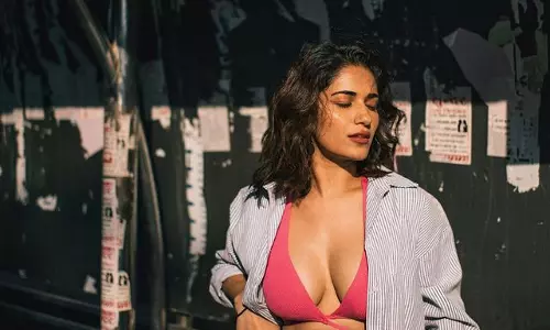 Ruhani Sharma make us fall in love with her stunning photos