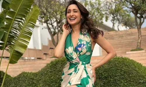 ప్రగ్యా గ్లామర్ ట్రీట్.. అసలు ఏం తక్కువైందని?