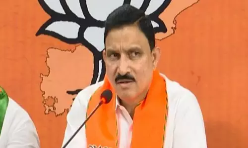 నేను లోకలే.. పుట్టుకతోనే ధనవంతుడిని!