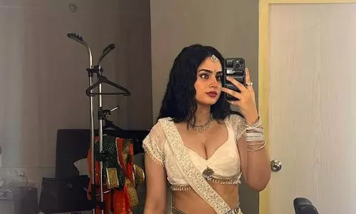 ఆయేషా ఖాన్.. ఎద అందాలతో కిర్రాక్ అనేలా..