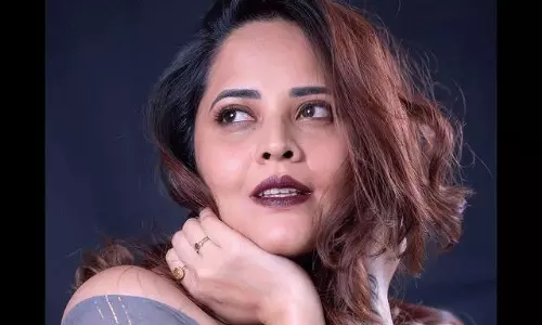 అనసూయ లిప్ స్టిక్ బాలేదా?