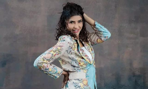 మంచు లక్ష్మి పొట్టి డ్రెస్ వెనకాల..?