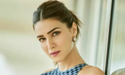 ప్రభాస్‌ హీరోయిన్‌ స్కిన్‌ షో కి మతి పోతుంది