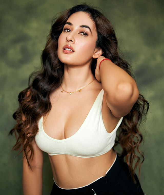 Aditi Mind Blowing Pose In Bikini! Aditi Mind Blowing Pose In Bikini!