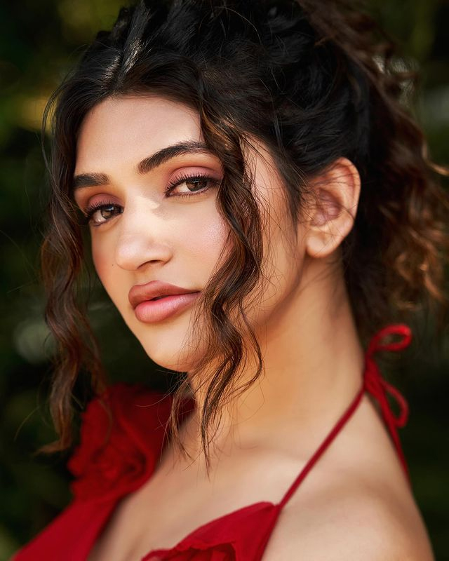 Sizzling in Scarlet: Sreeleelas Portrait Power Play