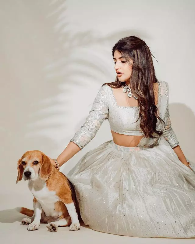 Sizzling in Scarlet: Sreeleelas Portrait Power Play Sizzling in Scarlet: Sreeleelas Portrait Power Play