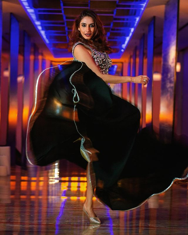 Ragini Dwivedi Dazzles in Sequined Glamour Ragini Dwivedi Dazzles in Sequined Glamour