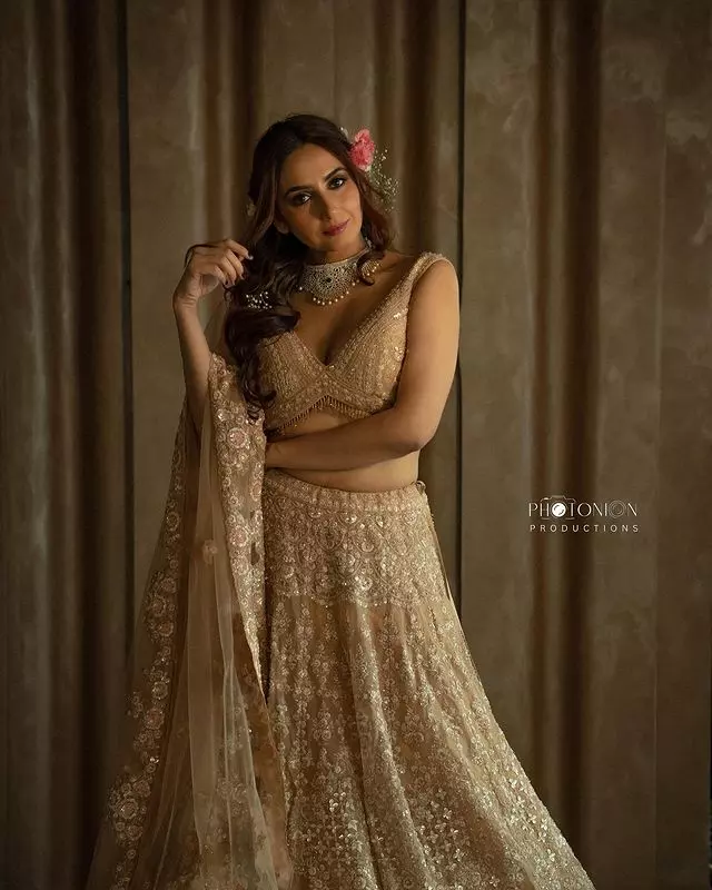 Ragini Dwivedi Dazzles in Sequined Glamour