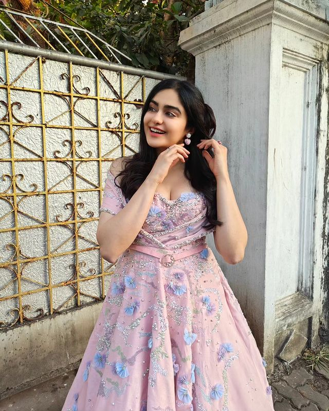 Adah Fulfills Her Glamour Duties! Adah Fulfills Her Glamour Duties!